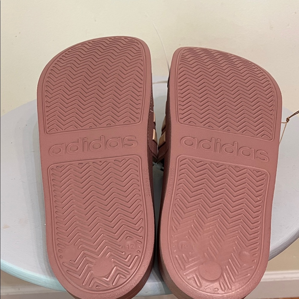 NWOT Adidas Adilette Shower Shoes - Picture 9 of 9